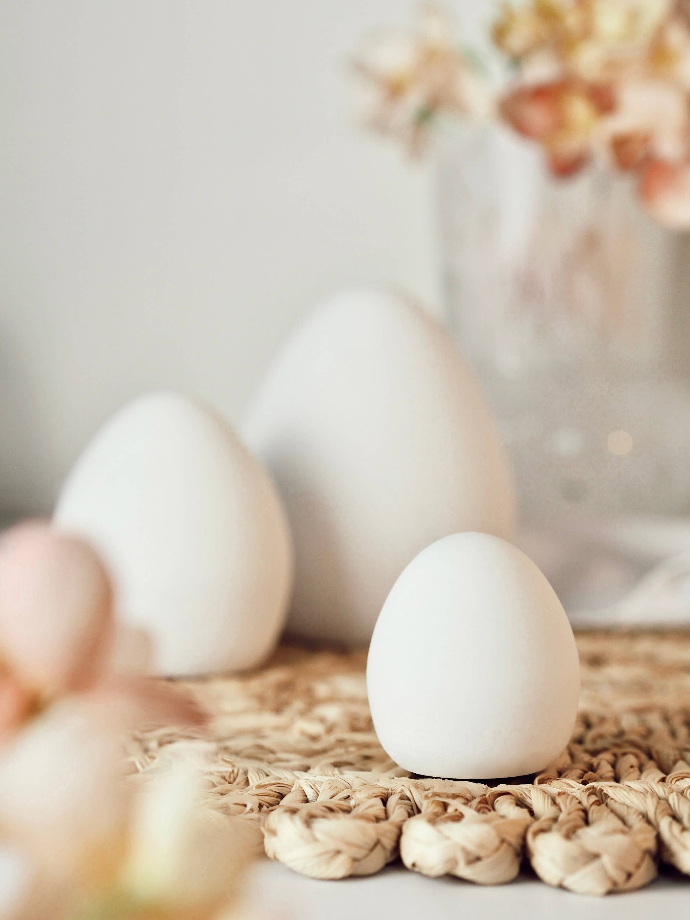 Feathered Oak – wholesale Decorative tabletop object – Concrete Eggs | Easter Decor | Spring Decor | Egg Ornament4