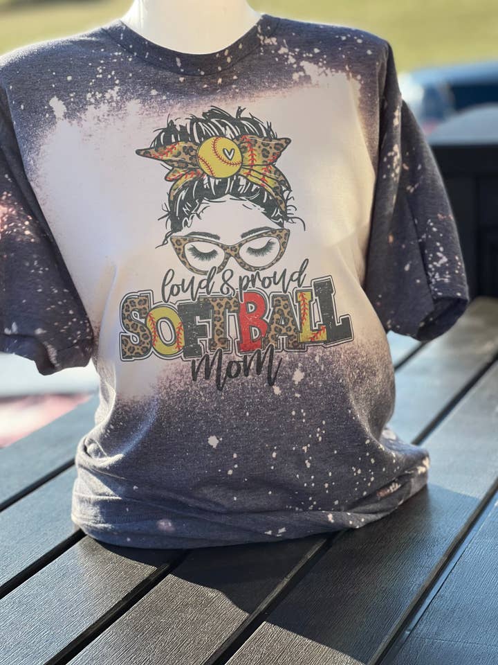 Camiseta blanqueada Messy Bun Mom Softball para venta al por mayor de 99designz