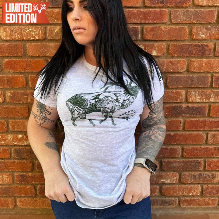T-shirt Wilderness Elk pour femmes pour la vente par Rak•Adx Hunting Apparel