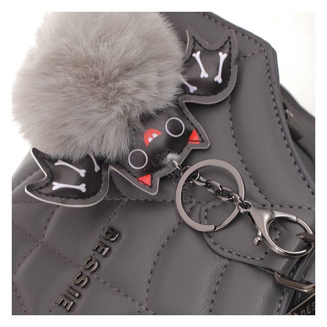 Bessie London - Vendita all'ingrosso Borsa tote - Donna - BORSA TRAPUNTATA DI HALLOWEEN A RAGNATELA CON CIONDOLO A FORMA DI PIPISTRELLO5