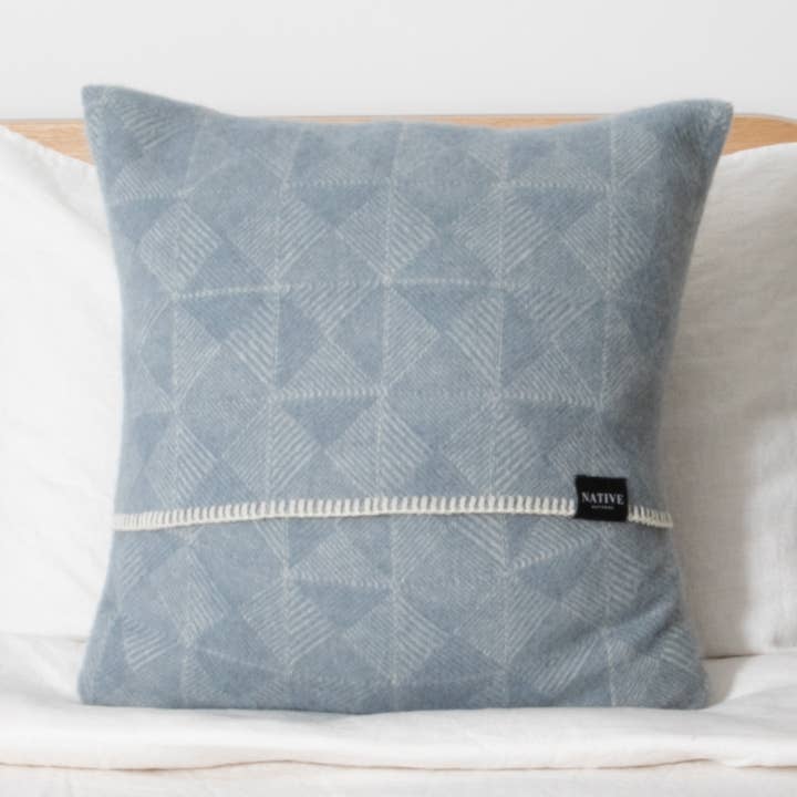 Diamantblå uldpudebetræk 45x45 cm for engroshandel hos Native Natural