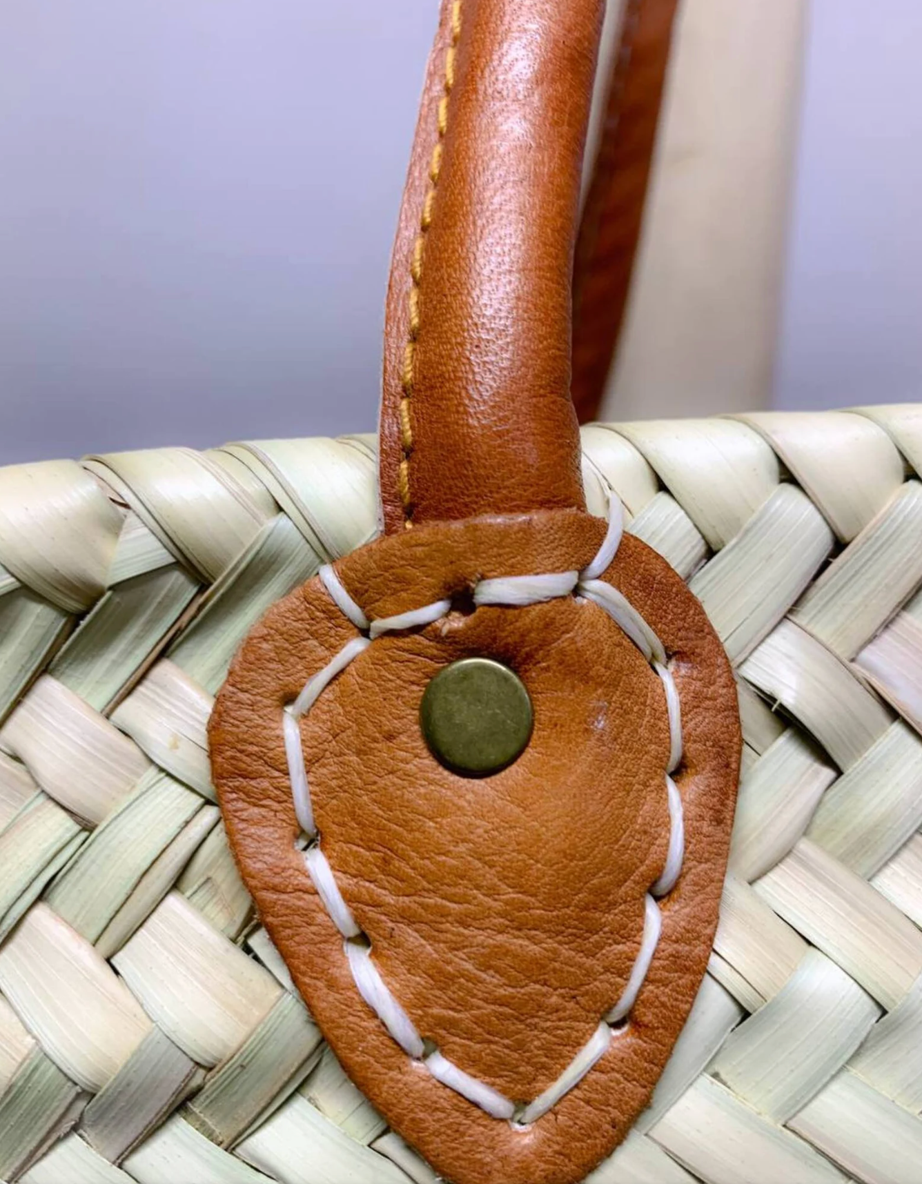 ProHandmadeDesign – Großhandel Strandtaschen – Eleganter Strohrucksack mit verstellbaren Lederhenkeln – stilvoller Strandkorb3