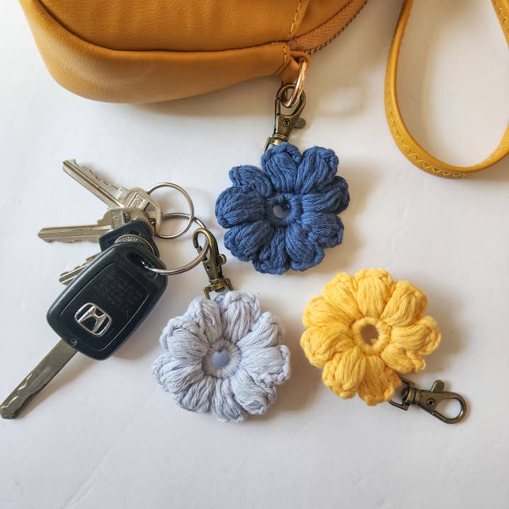 Handmade Daisy Keychain | Crocheted Purse & Bag Charm for wholesale by Handmade By Uruba