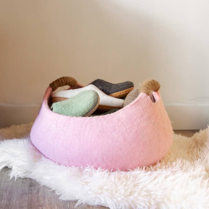 Fuzzy cove - Wholesale Pet Bed - Cat/Dog - Felted Wool Basket