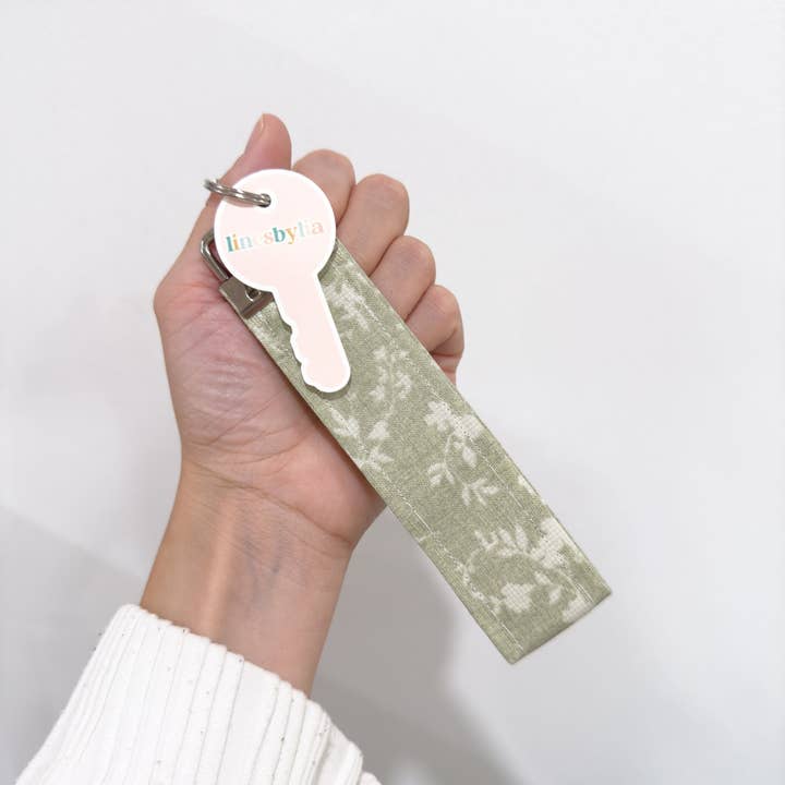 Porte-clés bracelet vert pastel à motif floral pour la vente par Paper Giggles