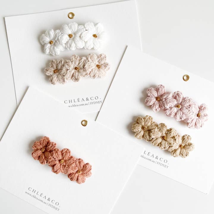Pince à cheveux crochetée Thalia Fleur pour la vente par Chlea & Co.