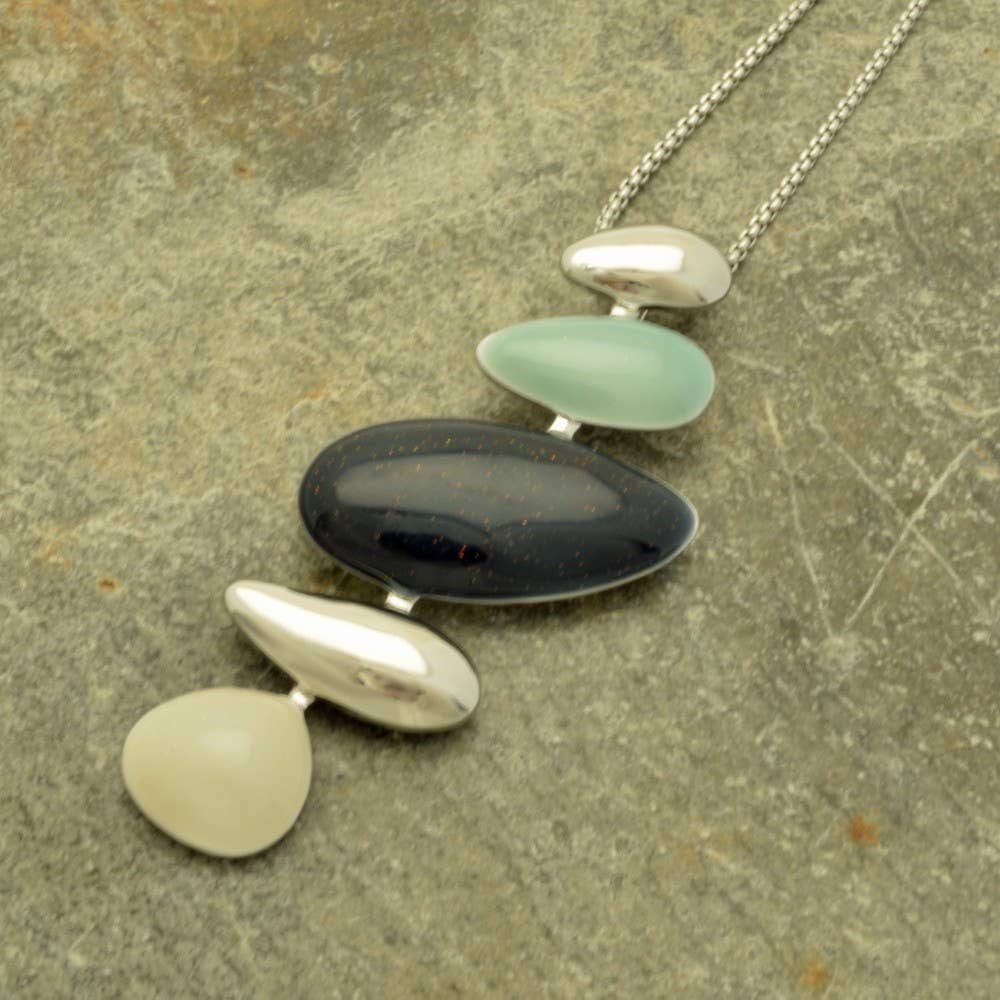 Miss Milly Limited - Vente Colliers à pendentif - Collier de galets empilés verts1