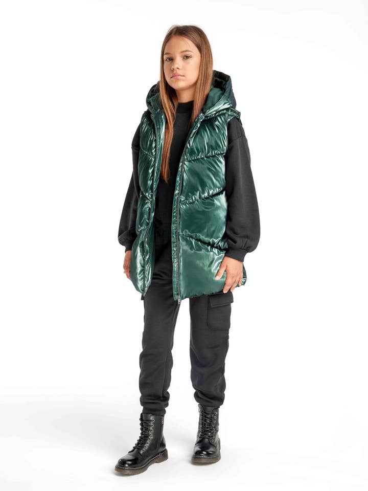 Meisjes Gewatteerd Gilet Donkergroen Gewatteerde Vest met Capuchon voor wholesale door Minoti sp. z o.o.