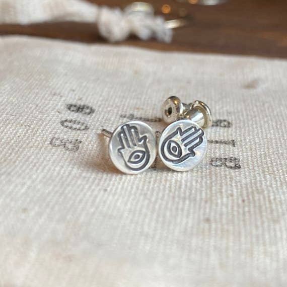 Brincos Hamsa//Prata ou Ouro//Studs or Dangles por atacado de AOS Metals