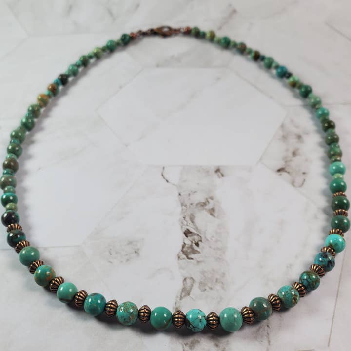 Collier en pierres précieuses : Howlite turquoise et cuivre pour la vente par Thorneapple Designs