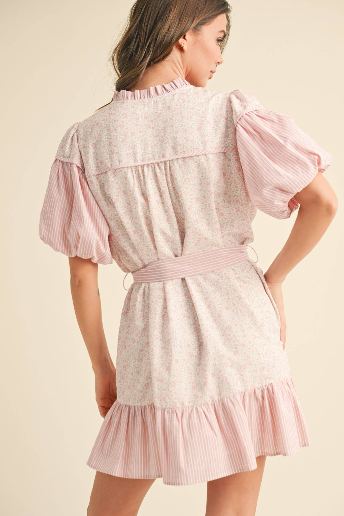 &MERCI – Engroshandel Kjole - Dame – MØNSTRET KJOLE MED FLÆSER MINI MDR385517