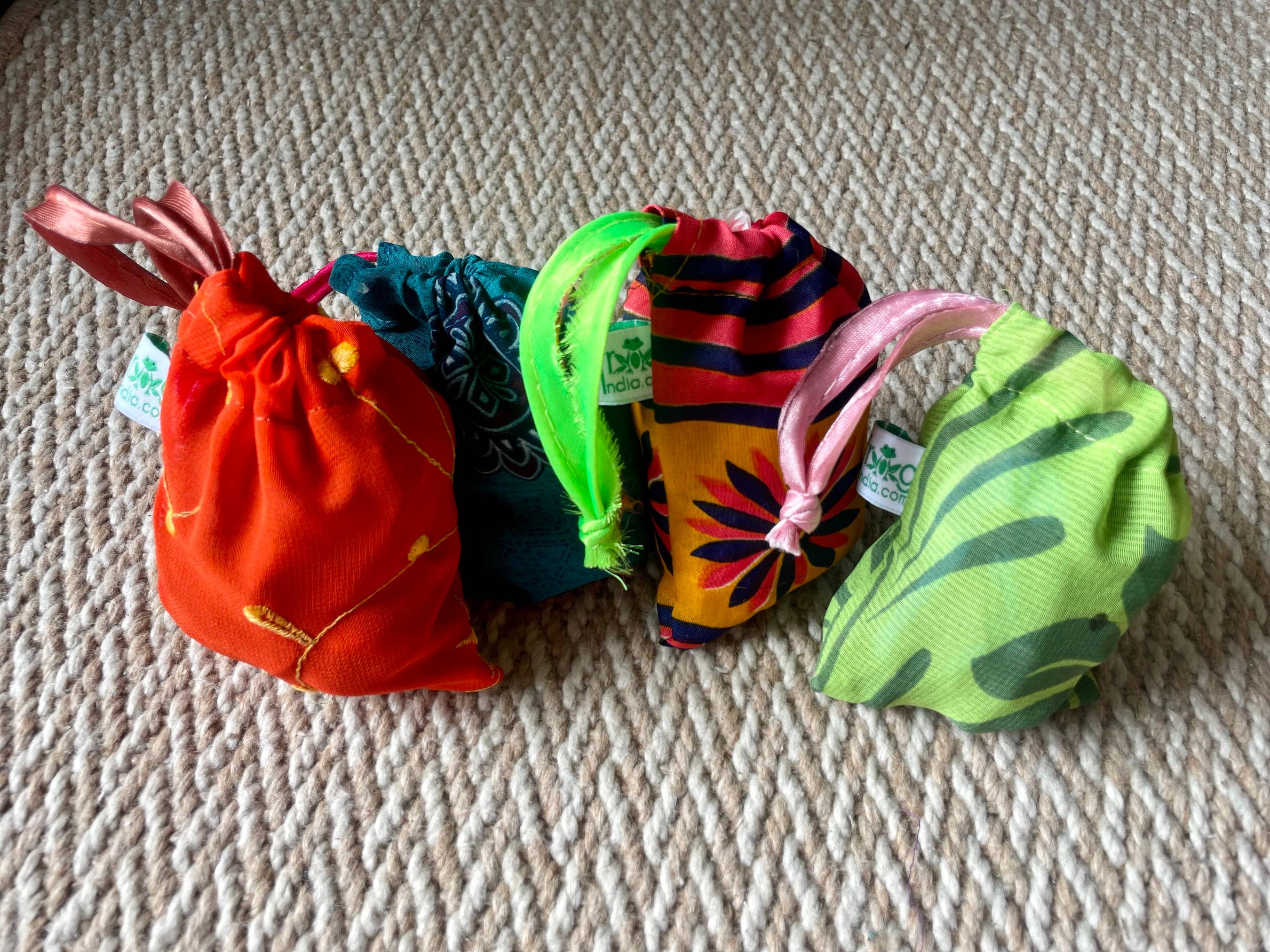 Green Frog India - Wholesale Gift Bag - Upcycled Sari Gift Bags and  Zero Waste Present Wraps1