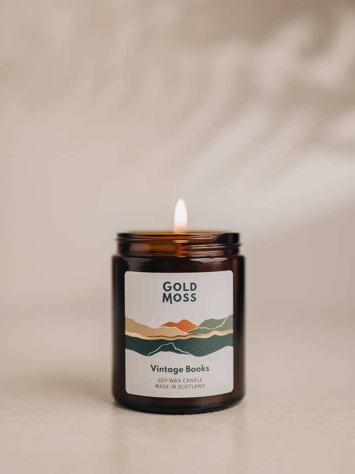 Vintage Books | Soy Wax Candle | Regular 40 Hours for wholesale by Gold Moss