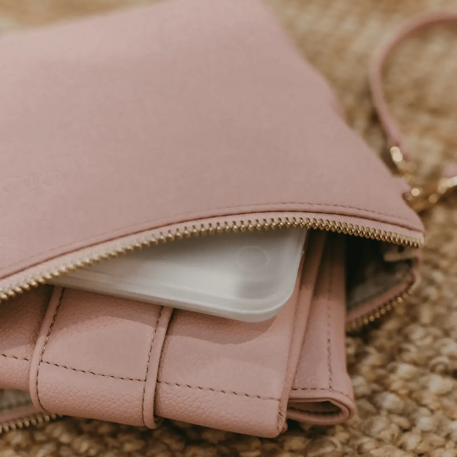 OiOi – Großhandel Wickeltasche – Baby – Wickeltasche aus rosafarbenem veganem Leder3