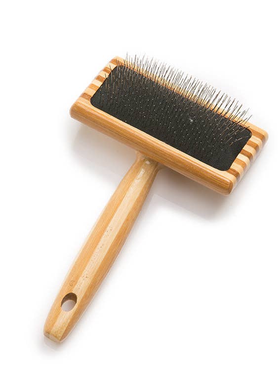 Cepillo ecológico para mascotas con mango de bambú para venta al por mayor de Bare & Co.