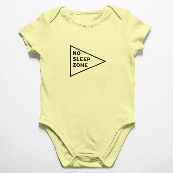 Cache-couche No Sleep Zone pour la vente par Cube Monkey Designs