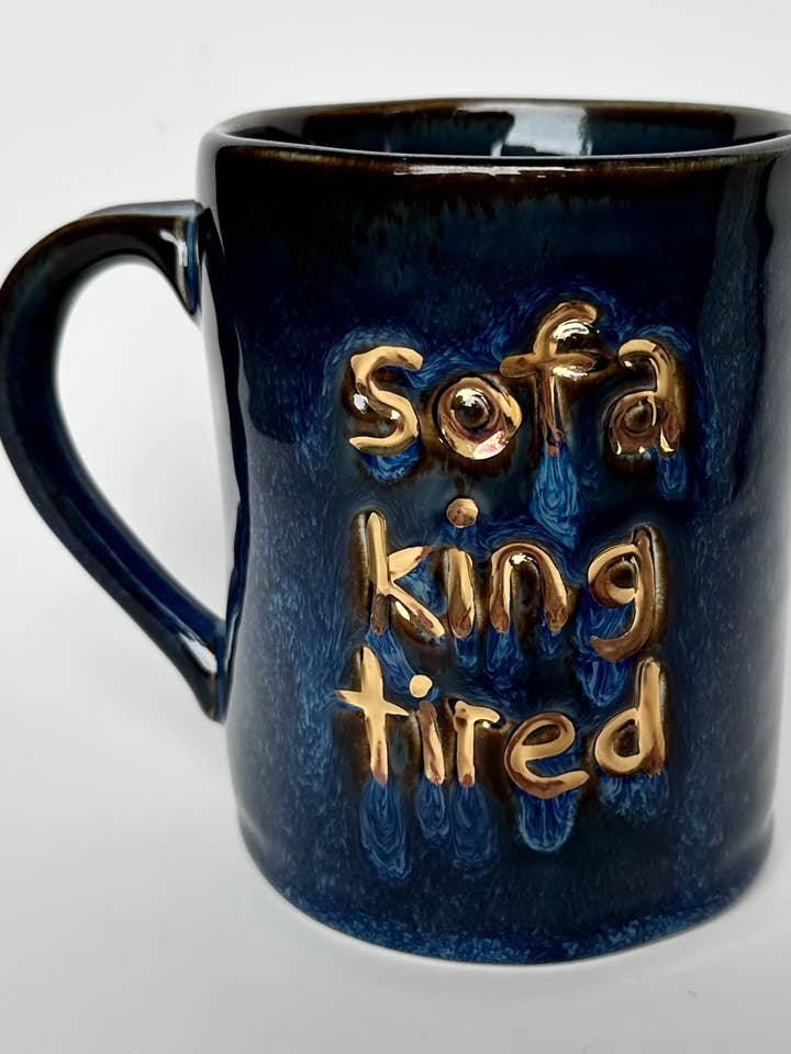 MUG DE CANAPÉ : bleu panaché, or 22 carats pour la vente par Vilks Stoneware