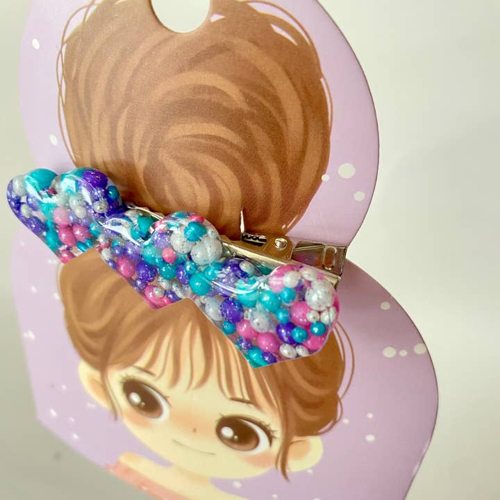 Fermaglio per capelli a forma di cuore Vibrant Pearl per la vendita all'ingrosso da parte di GRL PWR Jewelry