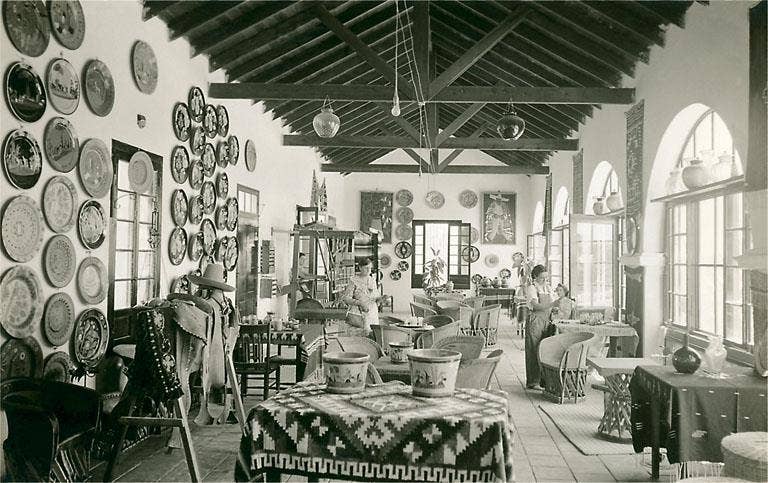 Found Image Press - Vendita all'ingrosso Cartoline - Cartolina MX-362 Negozio di Curiosità Messicane0