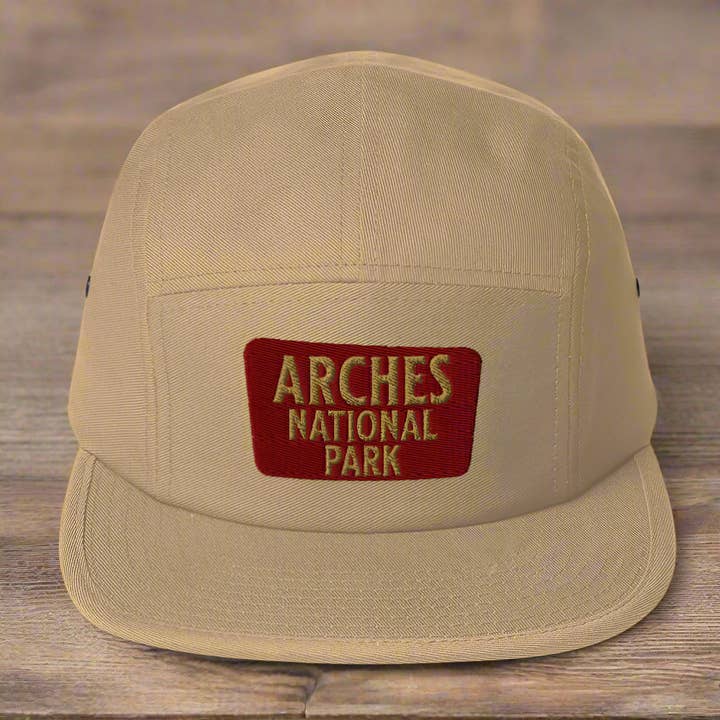 Casquette cinq panneaux du parc national des Arches pour la vente par Park Service Apparel