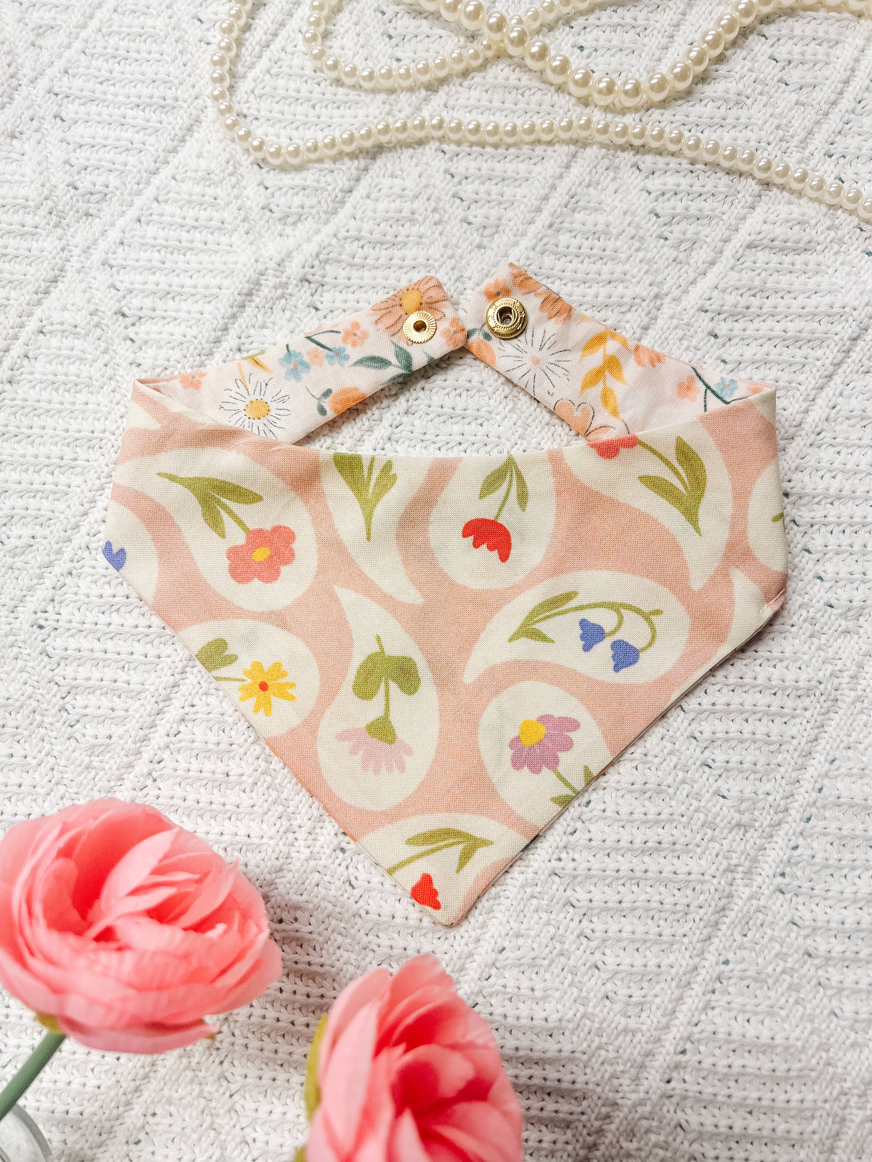 StellaLoo - Wholesale Pet Bandana - Dog - Paisley Flower Reversible Dog Bandana, Metal Snap On Collar