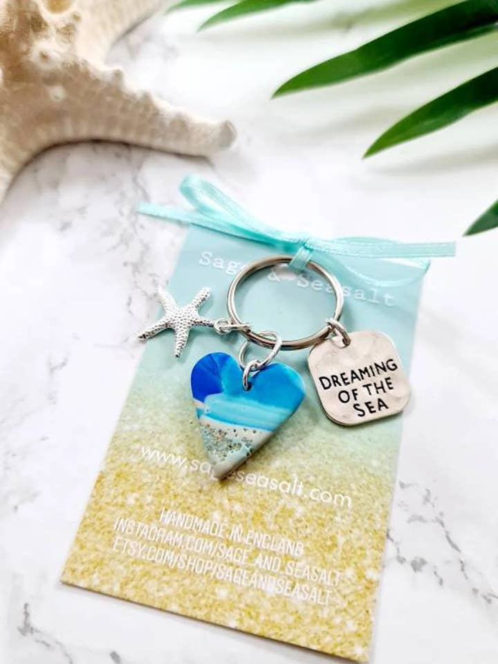 Nøglekæde med strandhjerte og tibetanske sølveddiker for engroshandel hos Sage & Seasalt