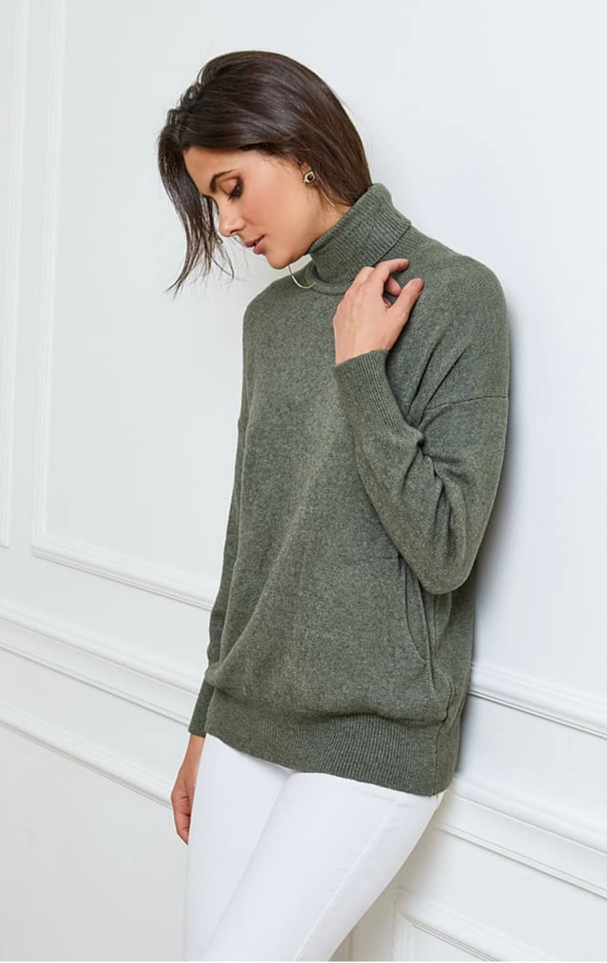 LÉA & LUC – wholesale Knitted jumper – Women′s – Turtleneck sweater with pockets REF. 003065