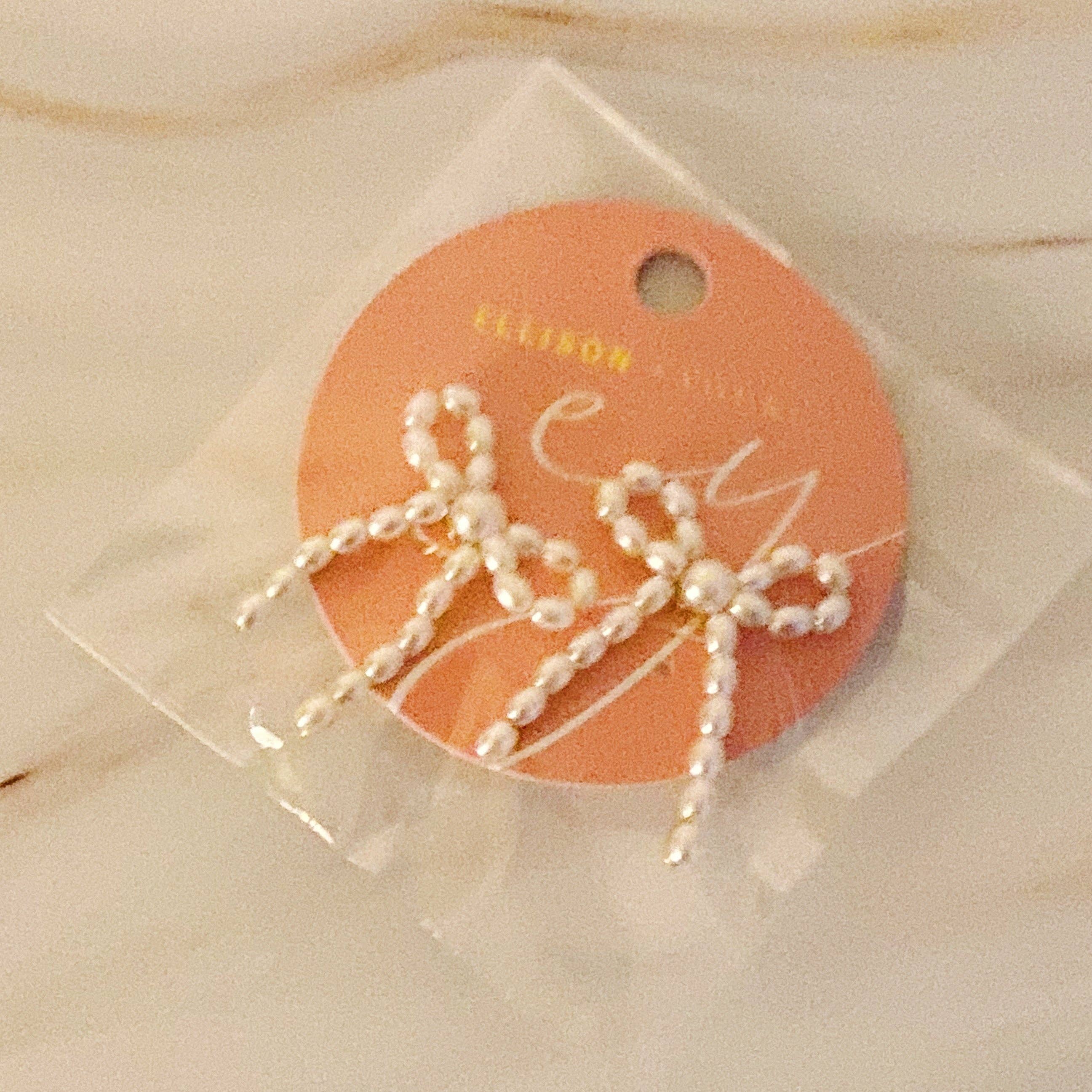 Ellison+Young - Vente Boucles d'oreilles pendantes - Boucles d'oreilles en forme de ballerine Pearl Bow4