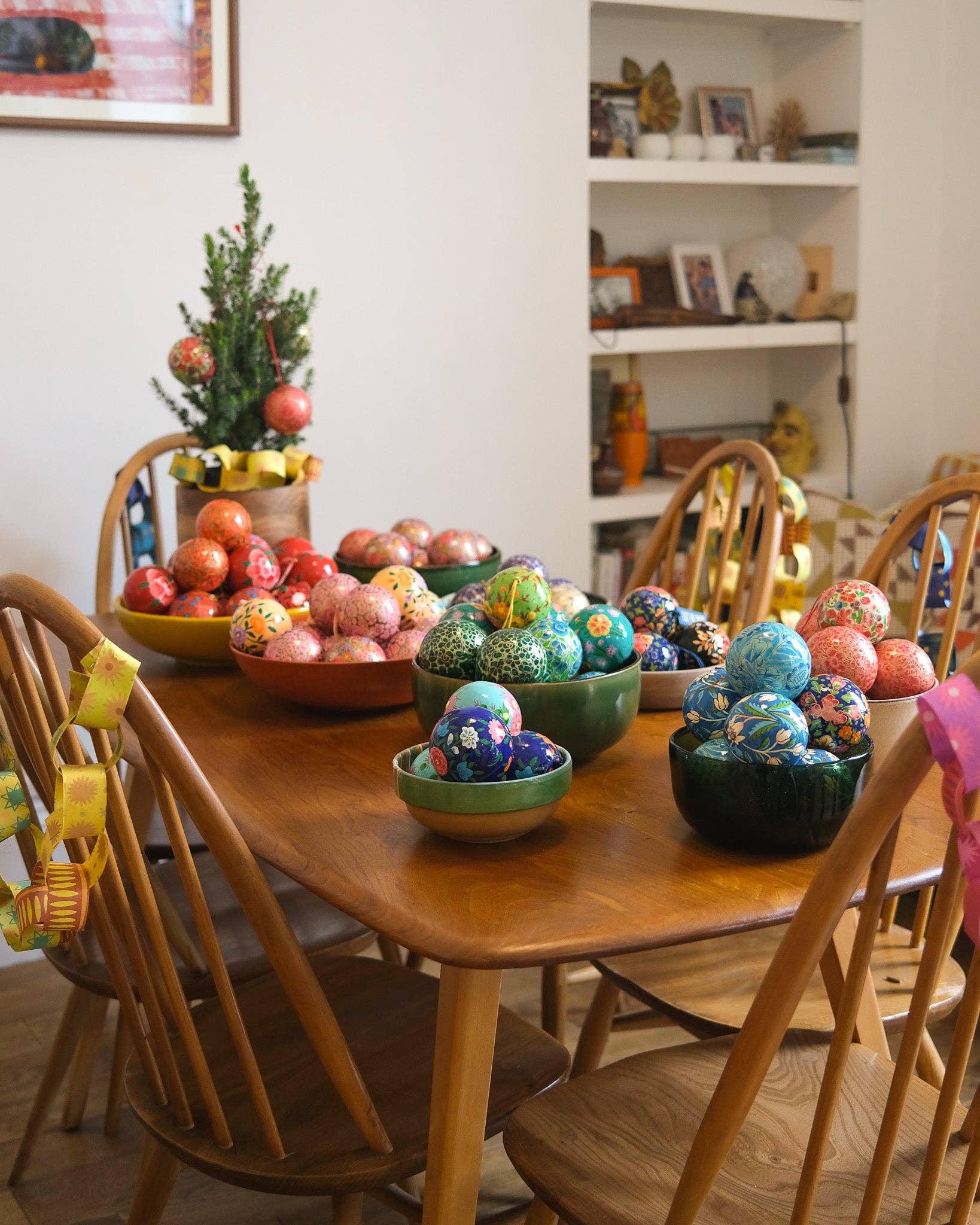 East End Press – wholesale Ornament – UK/EU: Black Floral Bauble3