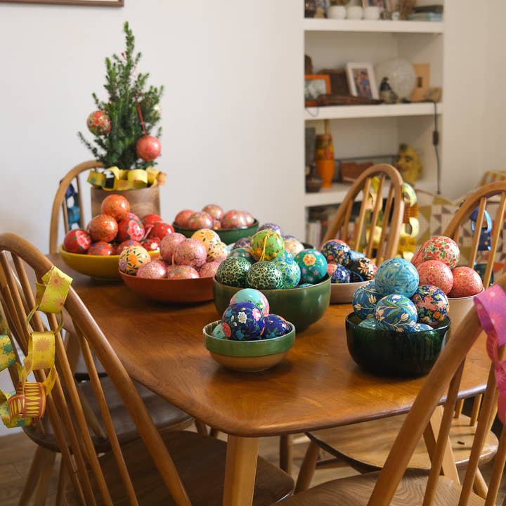 East End Press – wholesale Ornament – UK/EU: Black Floral Bauble3