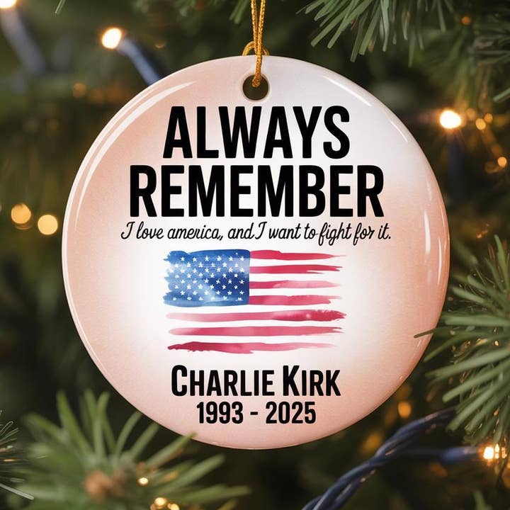 Embrova - Vendita all'ingrosso Decorazione - Ornamento commemorativo di Charlie Kirk, ornamento americano0