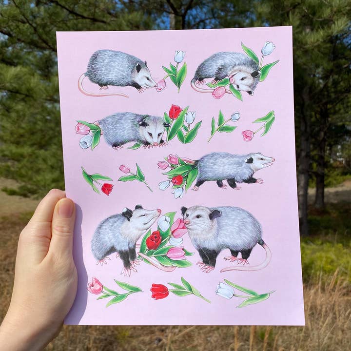 Konsttryck med opossum och tulpaner (20 cm x 25 cm) för wholesale av Allison Stoiser Art