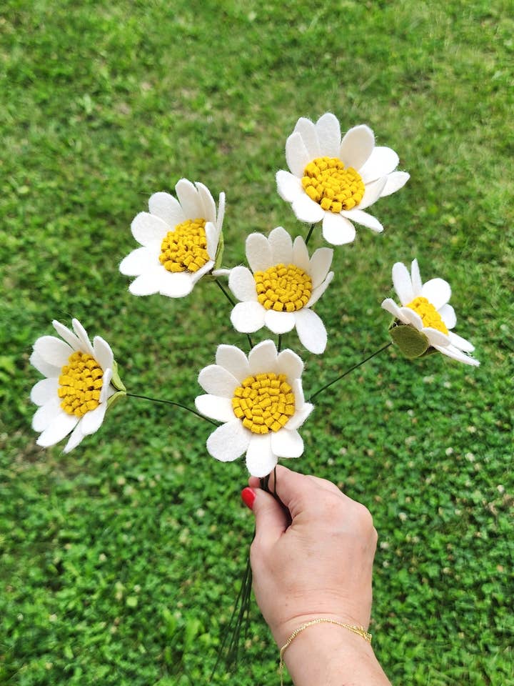Felt Daisy for wholesale by Madymae Felt Florals