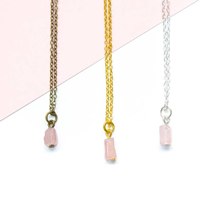 Colar minúsculo de quartzo rosa, colar de pedras preciosas delicadas por atacado de All the Tiny Pieces