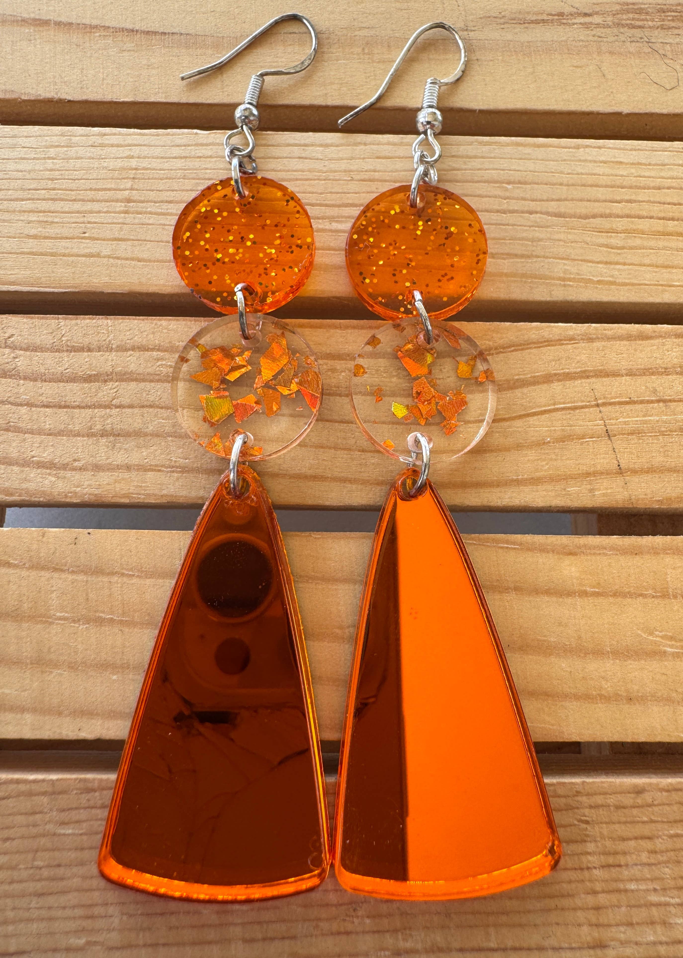 Truly Olive – Brincos de argola por atacado – Brincos de Queda com Confetti de Acrílico Laranja3