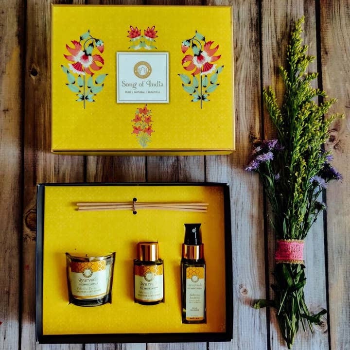 Giftbox Tuberose Jasmine with Fragrance Sticks, Scented Candle and for wholesale by Ayurveda Specialist B.V.
