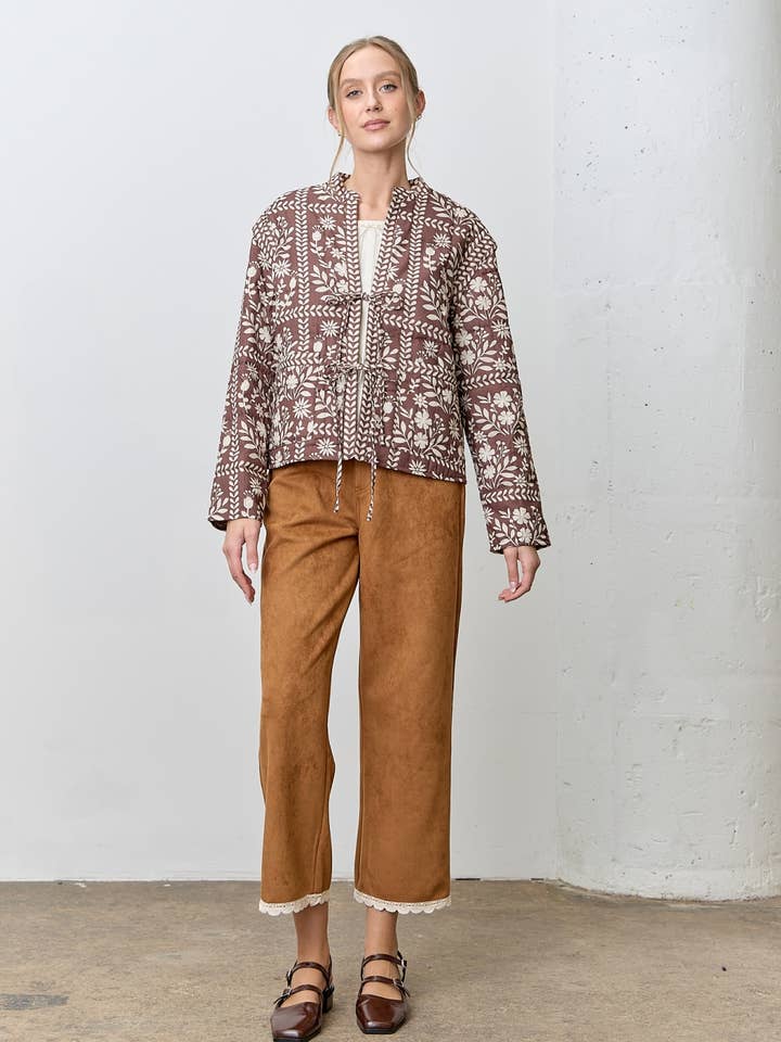 CASACO ACOLCHOADO COM ESTAMPA FLORAL NA BORDA por atacado de Polagram by Wellmade USA