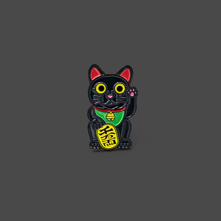 Leon Römer Illustraties - Wholesale Lapel Pin/Button - Lucky Cat enamel pin - Maneki Neko lapel pin - lucky charm badge1