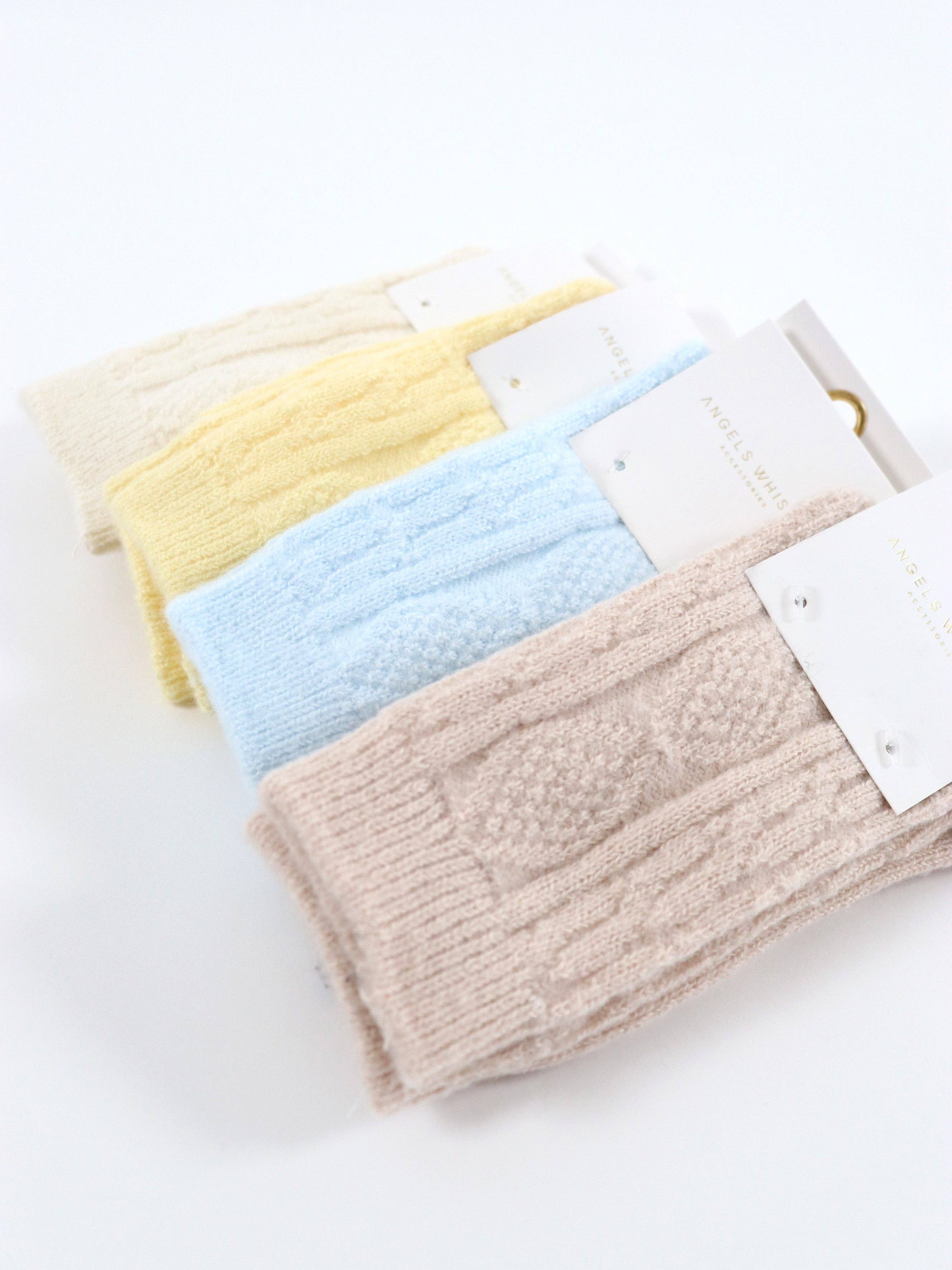 Angels Whisper Accessories - Vendita all'ingrosso Calzini - Donna - [Nuovo Colore] Calze da Pescatore in Lana a Girocollo in Crema2