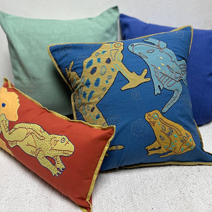 natural habitat - Wholesale Throw/decorative pillow - Pillow Applique/Embo 09X19 Leaping Frog Red3