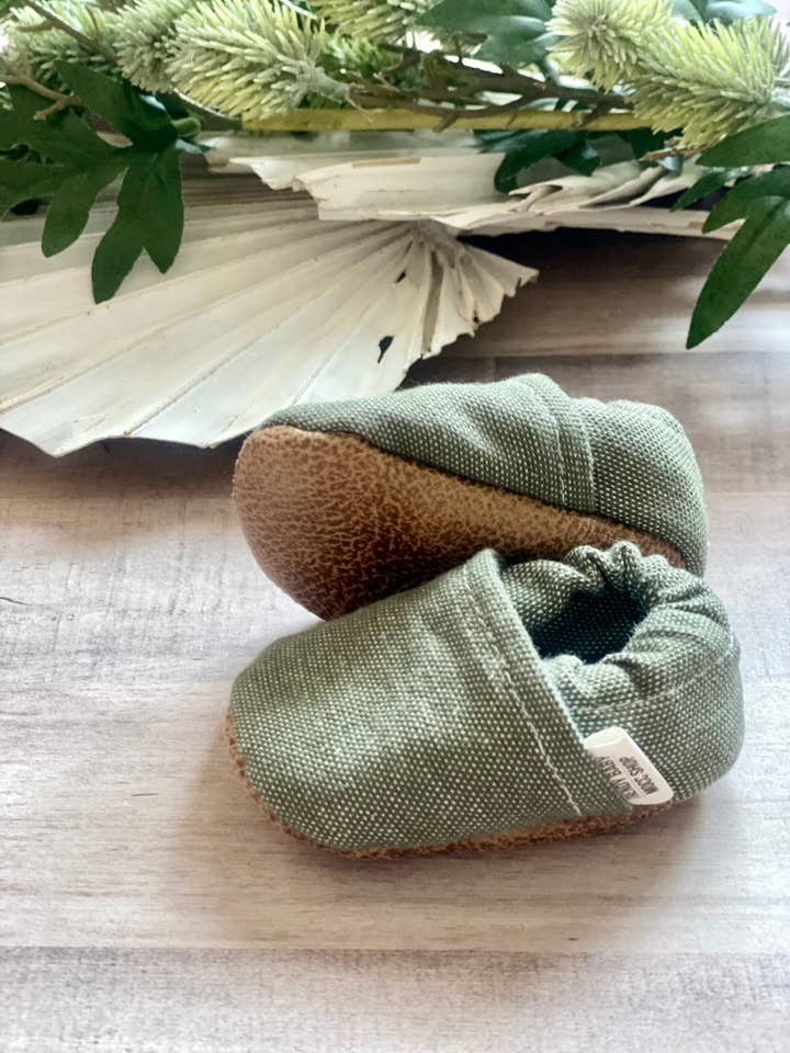 Trendy Baby Mocc Shop - Wholesale Booties - Baby - Sage Green Textured Baby Moccasins