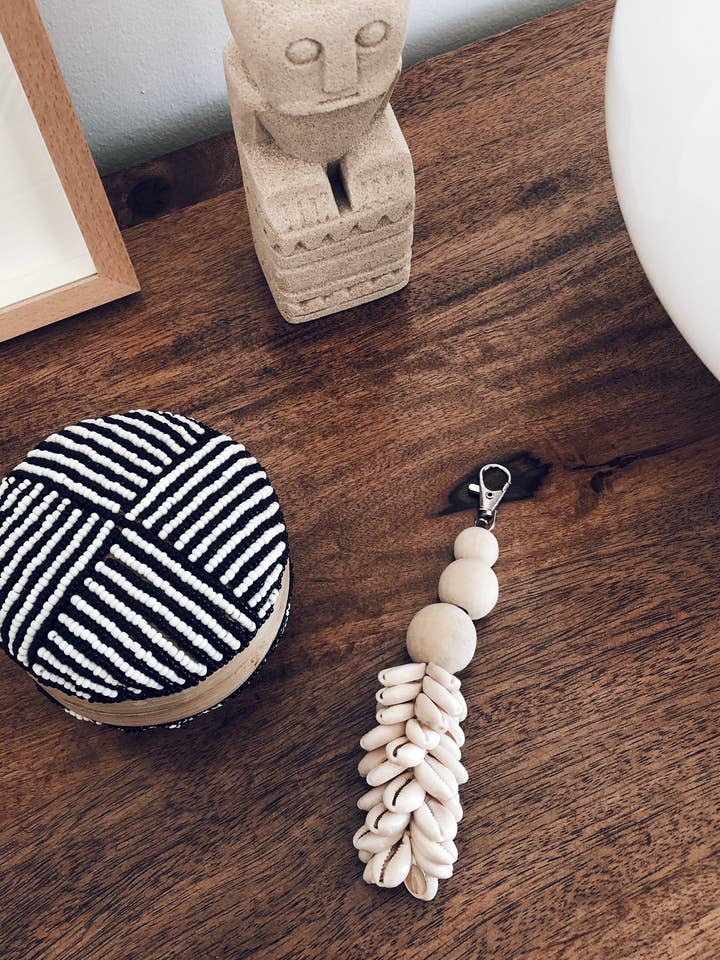 Amélie Key Chain - White for wholesale by Uma Cantik