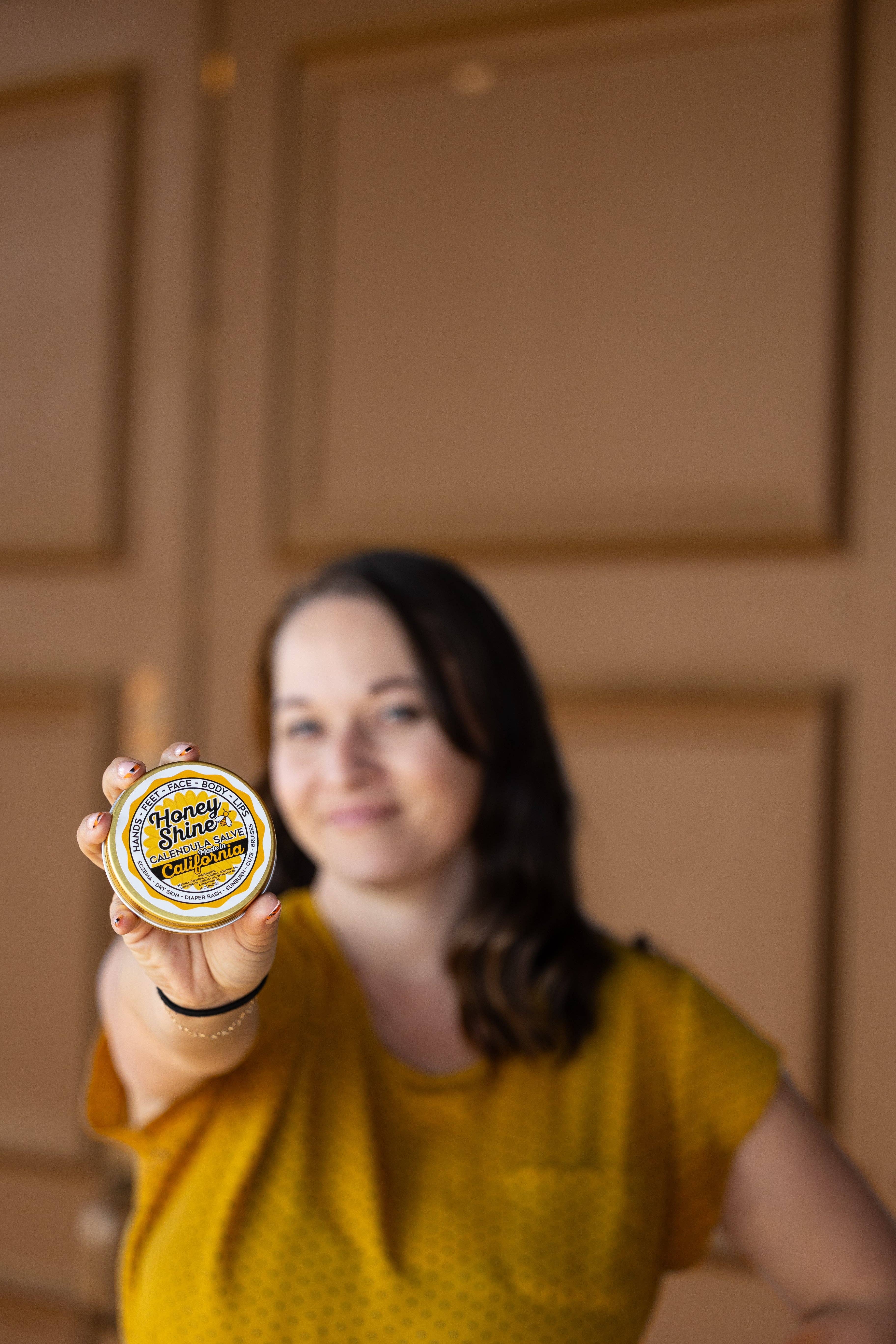 Honey Shine Calendula | Danielle Rae Calendula Co - Vendita all'ingrosso Unguenti/Balsami/Creme curative - Unguento alla calendula Honey Shine4
