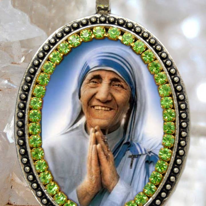 MariaSantissimaShop – Großhandel Kette mit Anhänger/Charm – Heilige Teresa von Kalkutta Handgemachte Halskette katholisch christlicher religiöser Schmuck Medaille Anhänger Madre Teresa von Kalkutta3