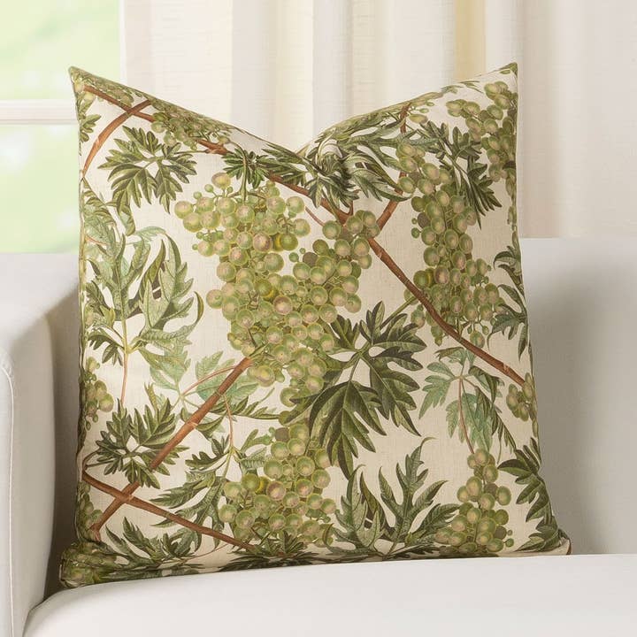 Coussin décoratif Smithsonian à imprimé Pinot Blanc pour la vente par Siscovers