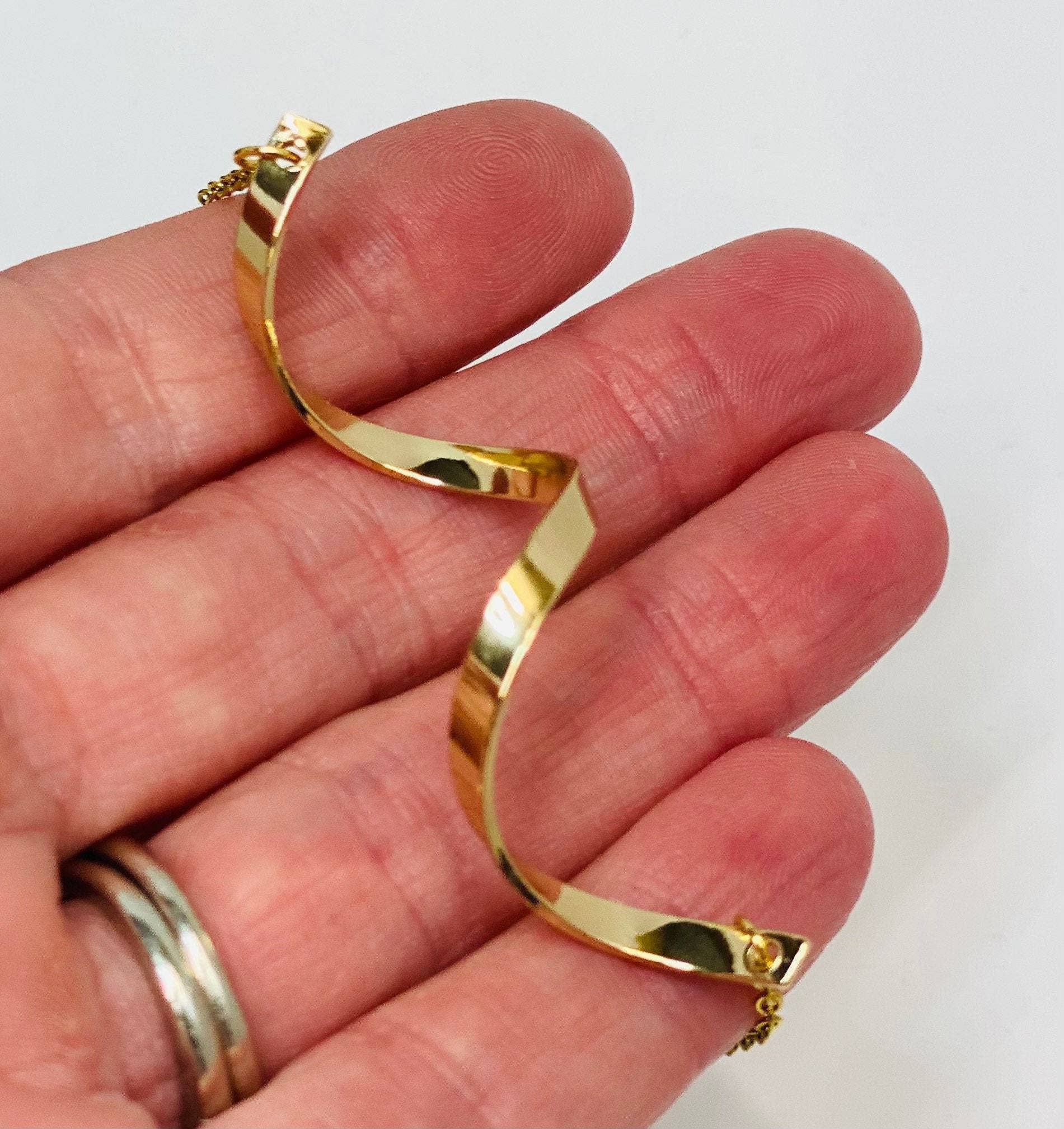 Little Happies Co - Wholesale Pendant/Charm Necklace - Gift for older sister, Big sister gifts, Big sis necklace, Unique birthday gifts for sister, Gift for sister, Gift ideas for sister birthday7