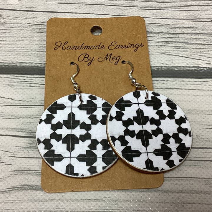 Geométrico blanco y negro de 1.5 pulgadas para venta al por mayor de Handmade Earrings By Meg