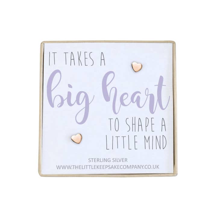Ohrringe aus Vermeil-Roségold mit Zitat — It Takes A Big Heart To Shape A Little Mind für den Großhandel von The Little Keepsake Company