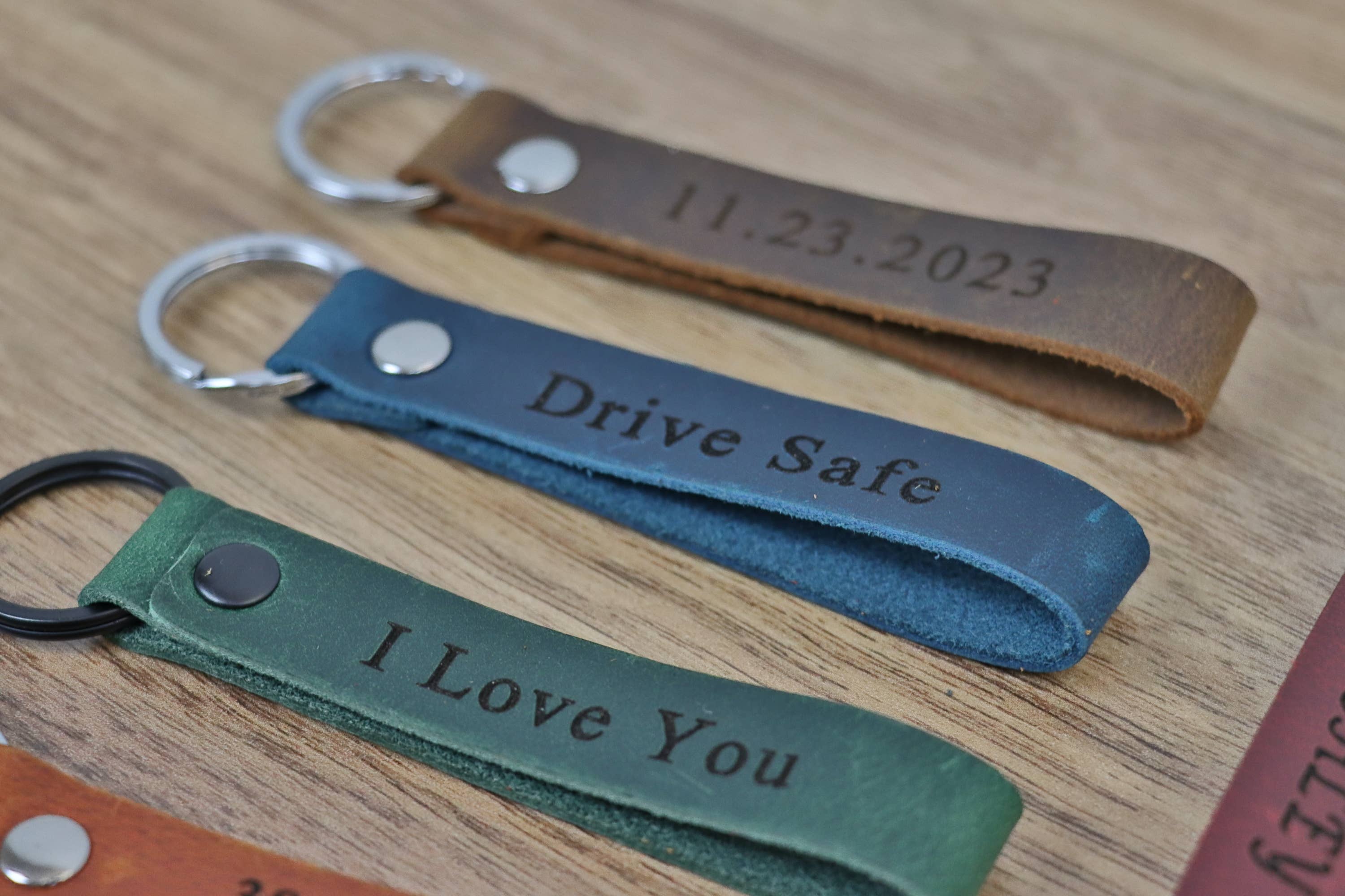 TAMEDUS – wholesale Keychain – Unisex – SLIM LEATHER KEYCHAIN2