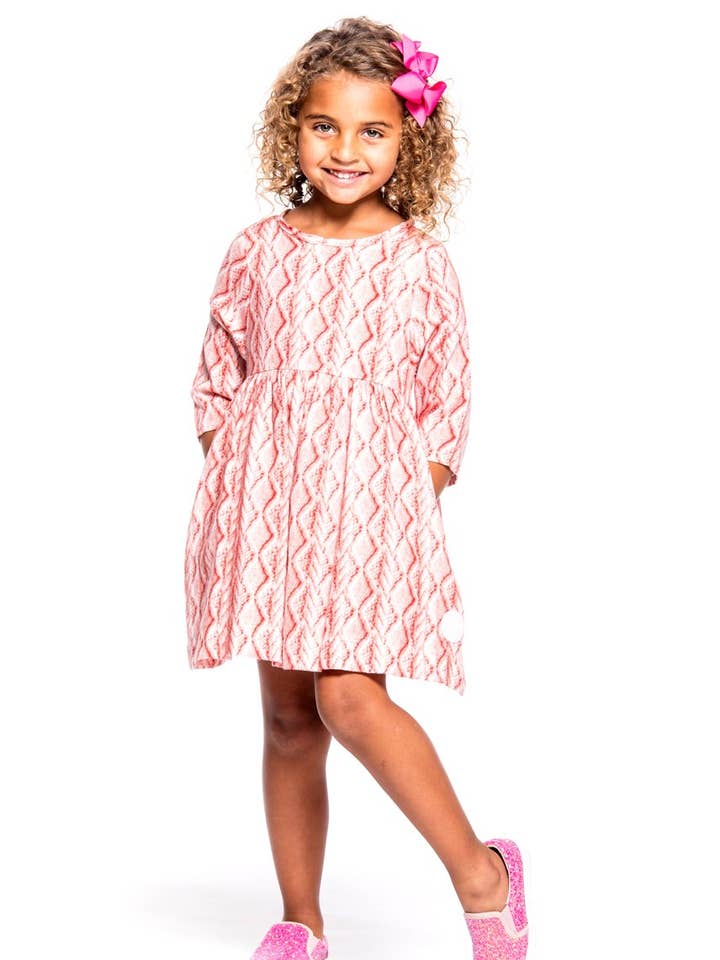 Pull rose imprimé Winnie pour la vente par Smiling Button